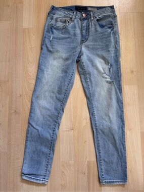Aeropostale YOUTH Light Wash High Waisted Cropped Jegging with Ripped Knee